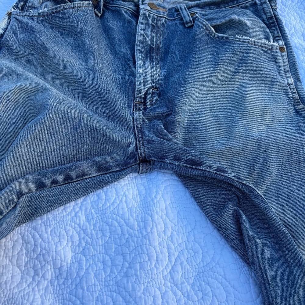 Vintage Distressed Wrangler Jeans | Tagged Men’s 34x32 | Fits Women’s 10/12 - Picture 7 of 16